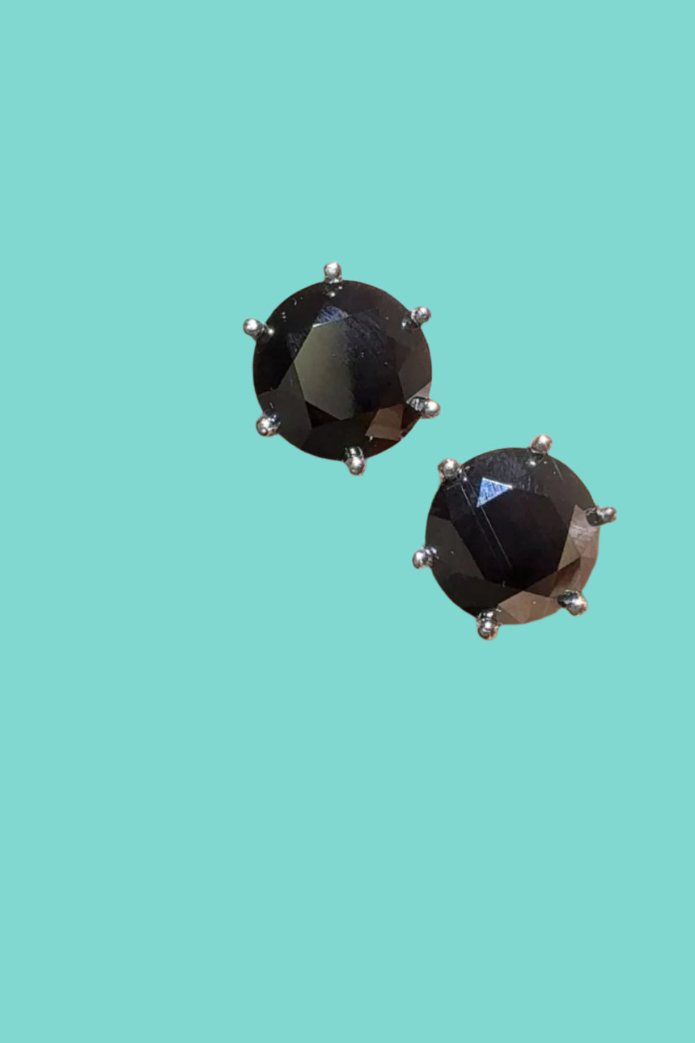 Black Moissanite Stud Earrings: Elegance in Every Detail Trendsi