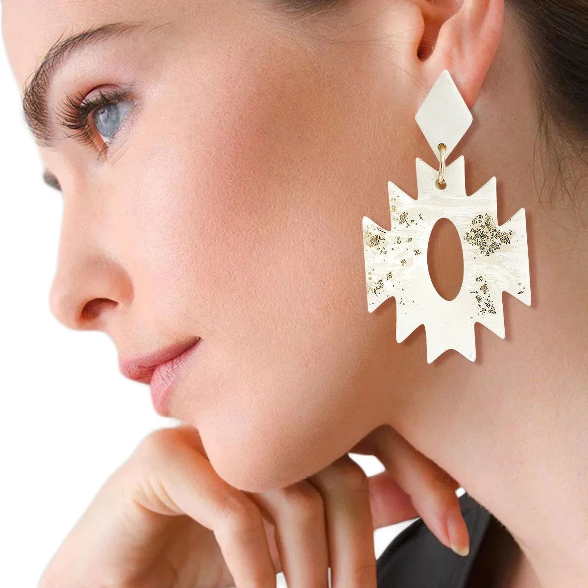Achieve Effortless Glamour: White Zig-Zag Earrings Pinktown