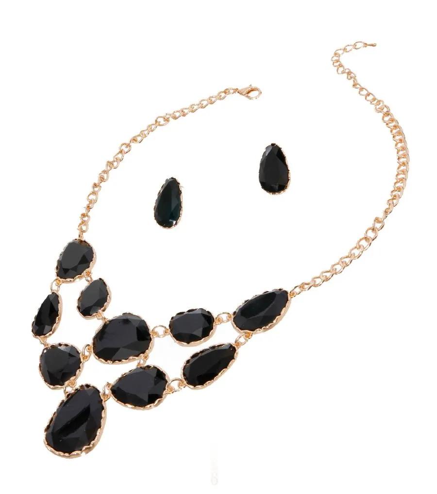 Elegant Black Necklace Set - An Iconic Fashion Statement
