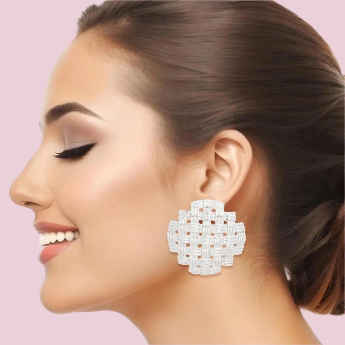Gold-Tone Basket Weave Round Clip-On Earrings – Elegant Textured Design