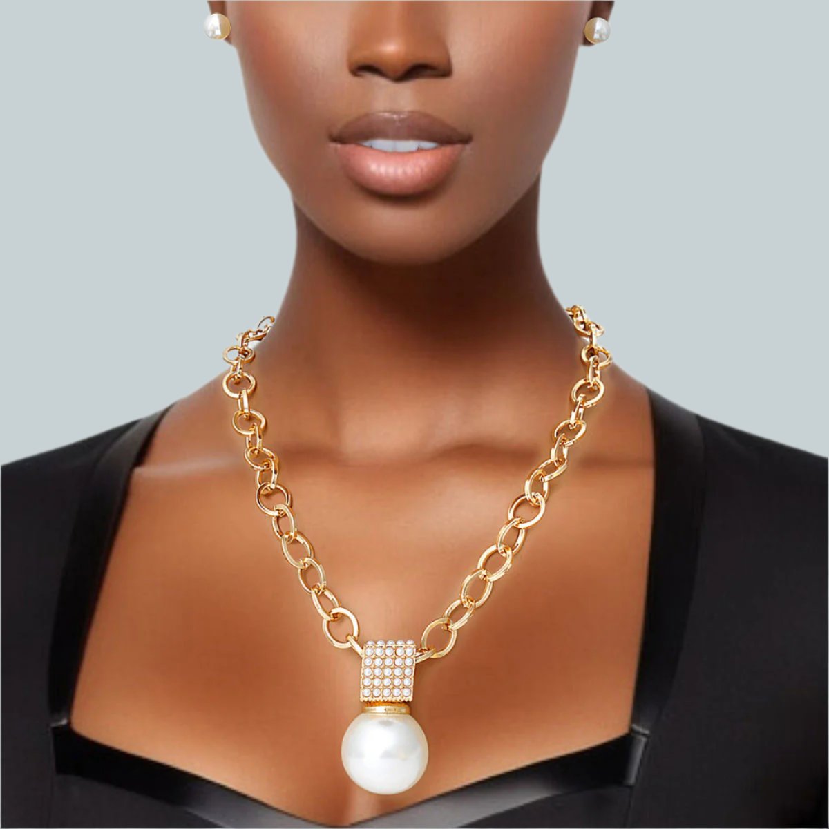 Women's Gold Metal Chain Necklace Set - Timeless Elegance with Modern Flair Pinktown