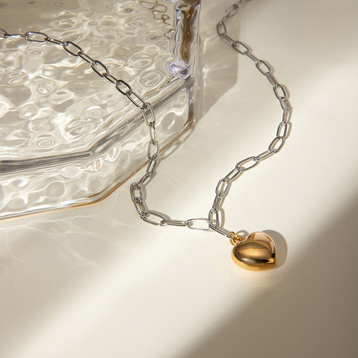 Women's Silver Paperclip Chain Necklace With Dainty Gold Heart Charm Trendsi