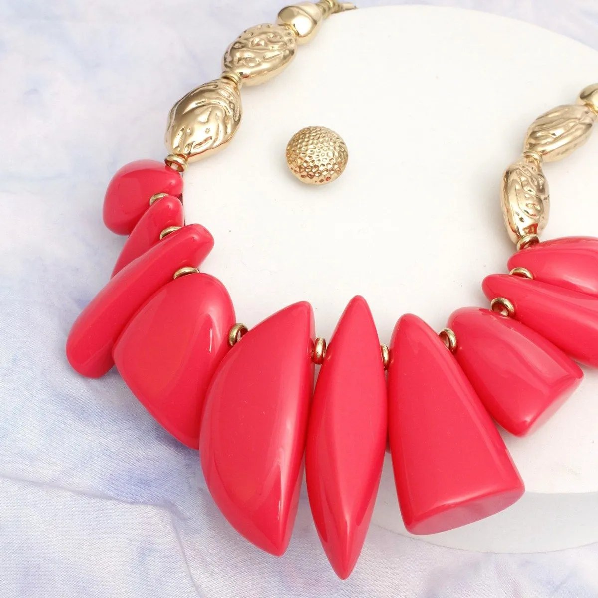 Textured Gold Acrylic Beaded Necklace Set with Fuchsia Chunky Collar Detail