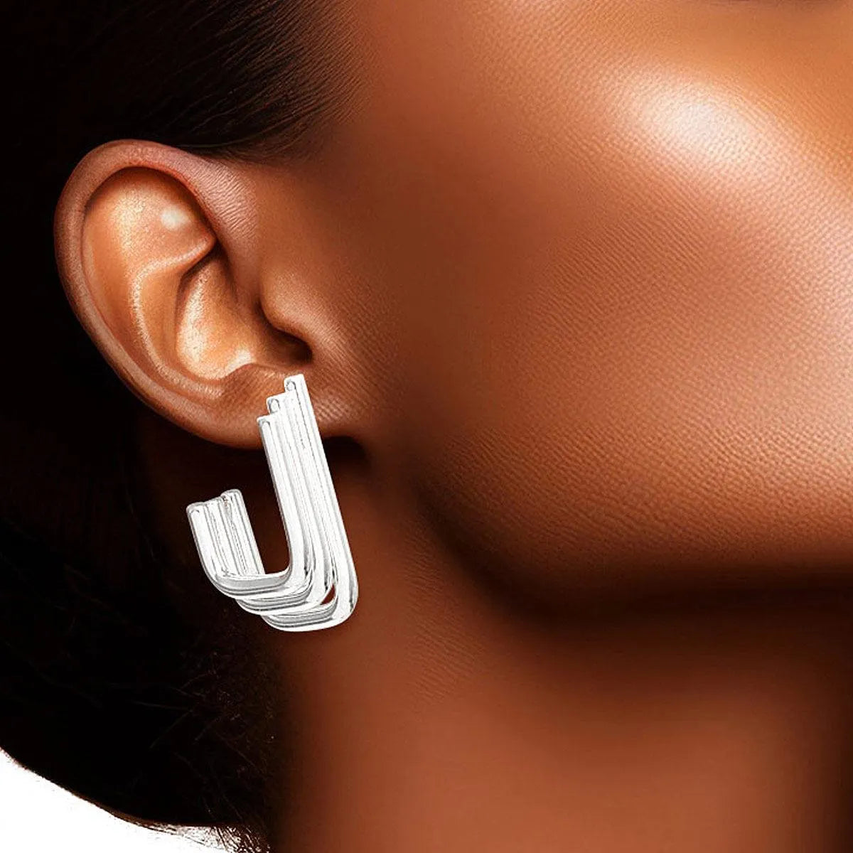 Minimalist Fashion Jewelry: White Gold-finished Small Stack Curve Design Earrings Pinktown