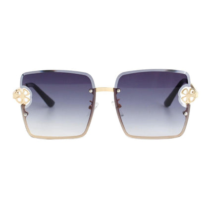 Get Noticed Ladies: Black Gradient Square Sunglasses - Shop Now!