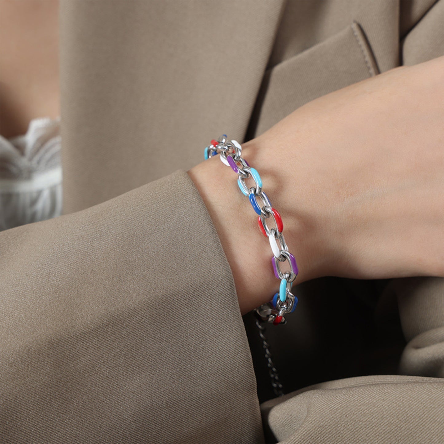 Stand Out: Stylish Multicolor Chain Bracelet for Women