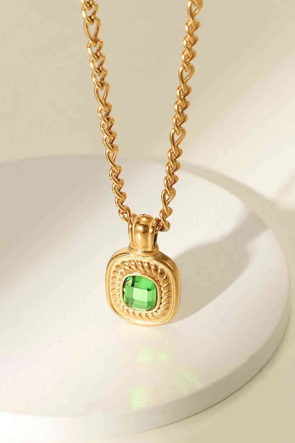 Elegant Rhinestone Pendant Necklace - Gold Fashion Jewelry for Women