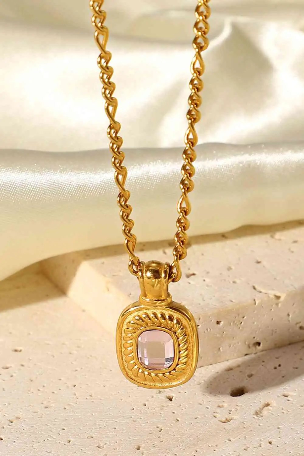 Elegant Rhinestone Pendant Necklace - Gold Fashion Jewelry for Women