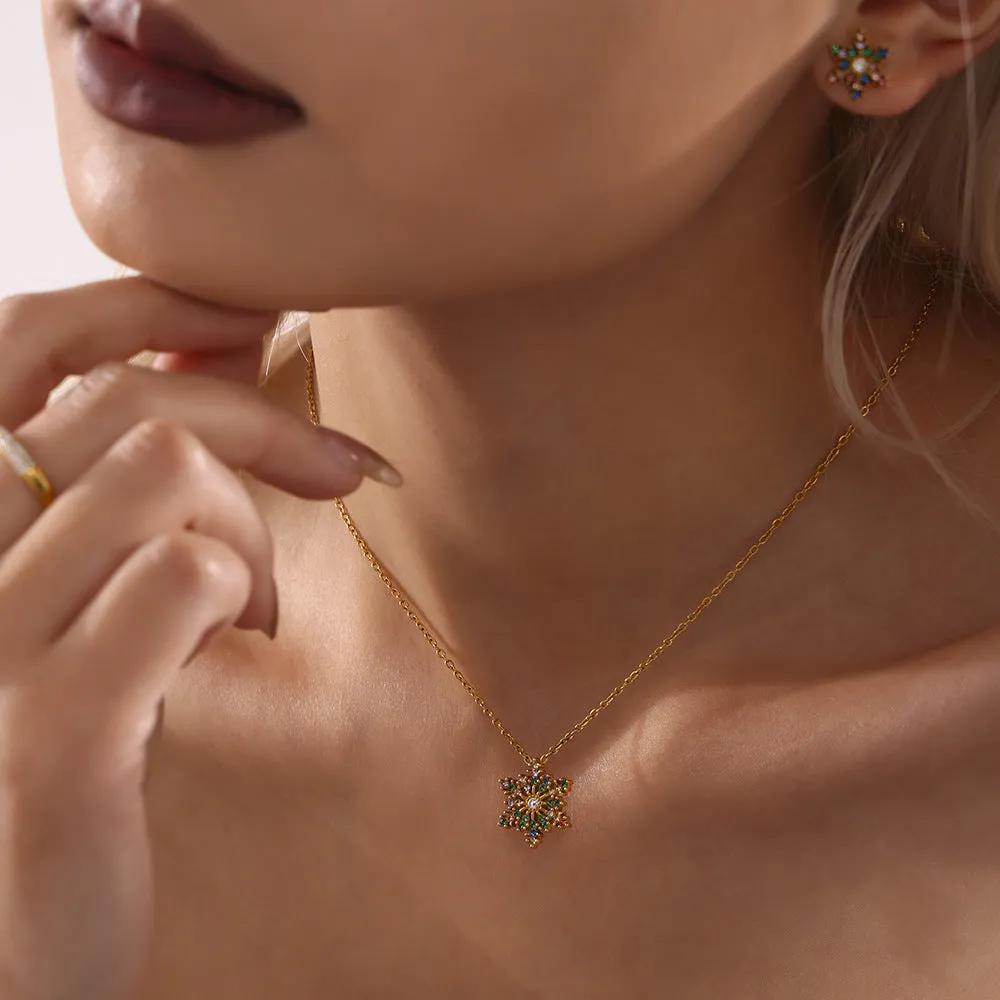 Jewelry Bubble 18K Gold-Plated Snowflake Pendant Necklace with Zircon Crystals - Available in Clear or Multicolor