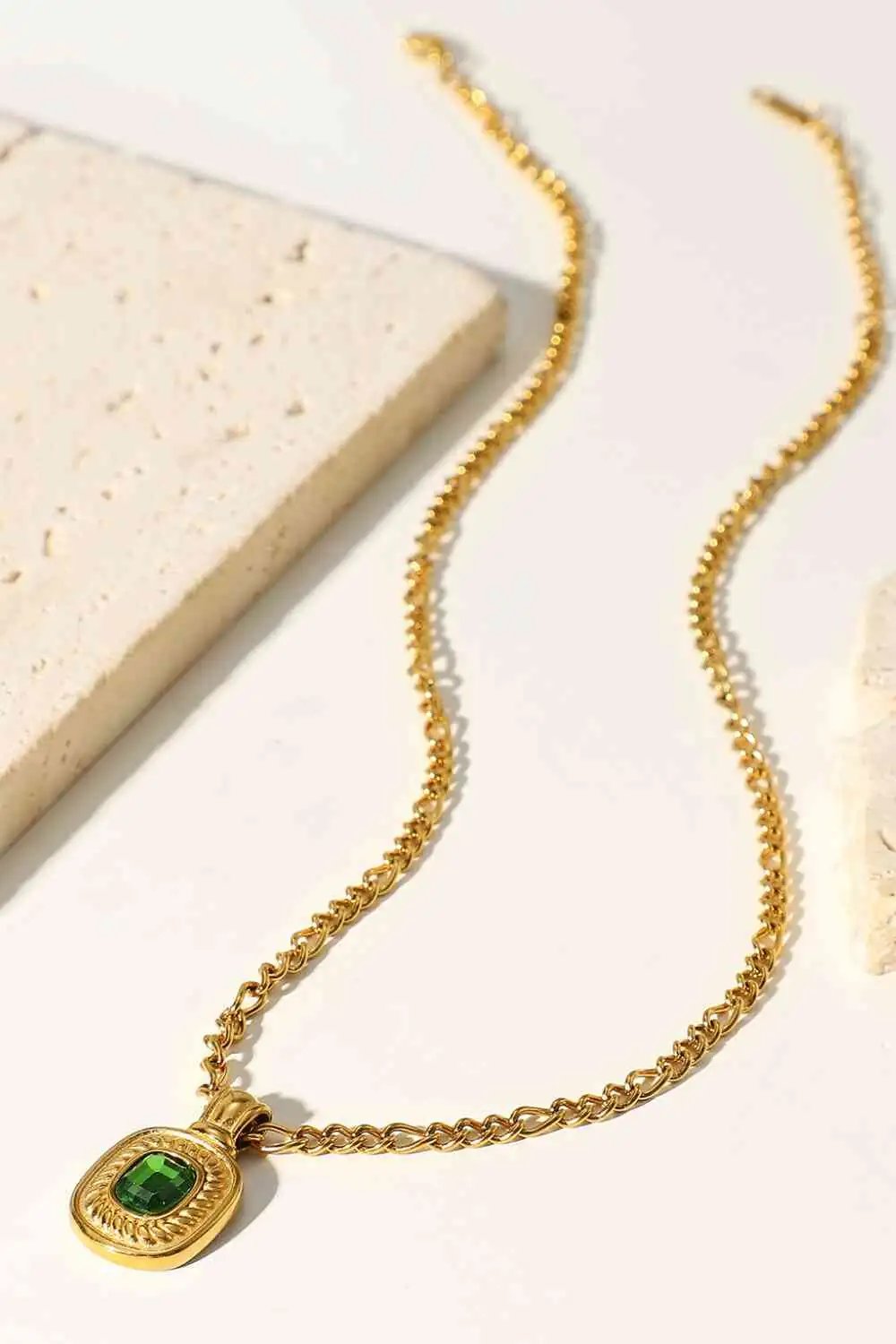 Elegant Rhinestone Pendant Necklace - Gold Fashion Jewelry for Women