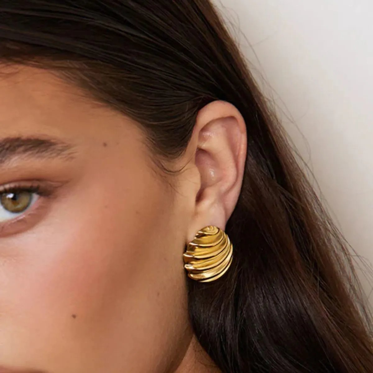 Gold-Plated Shell Stud Earrings - Timeless Coastal Elegance