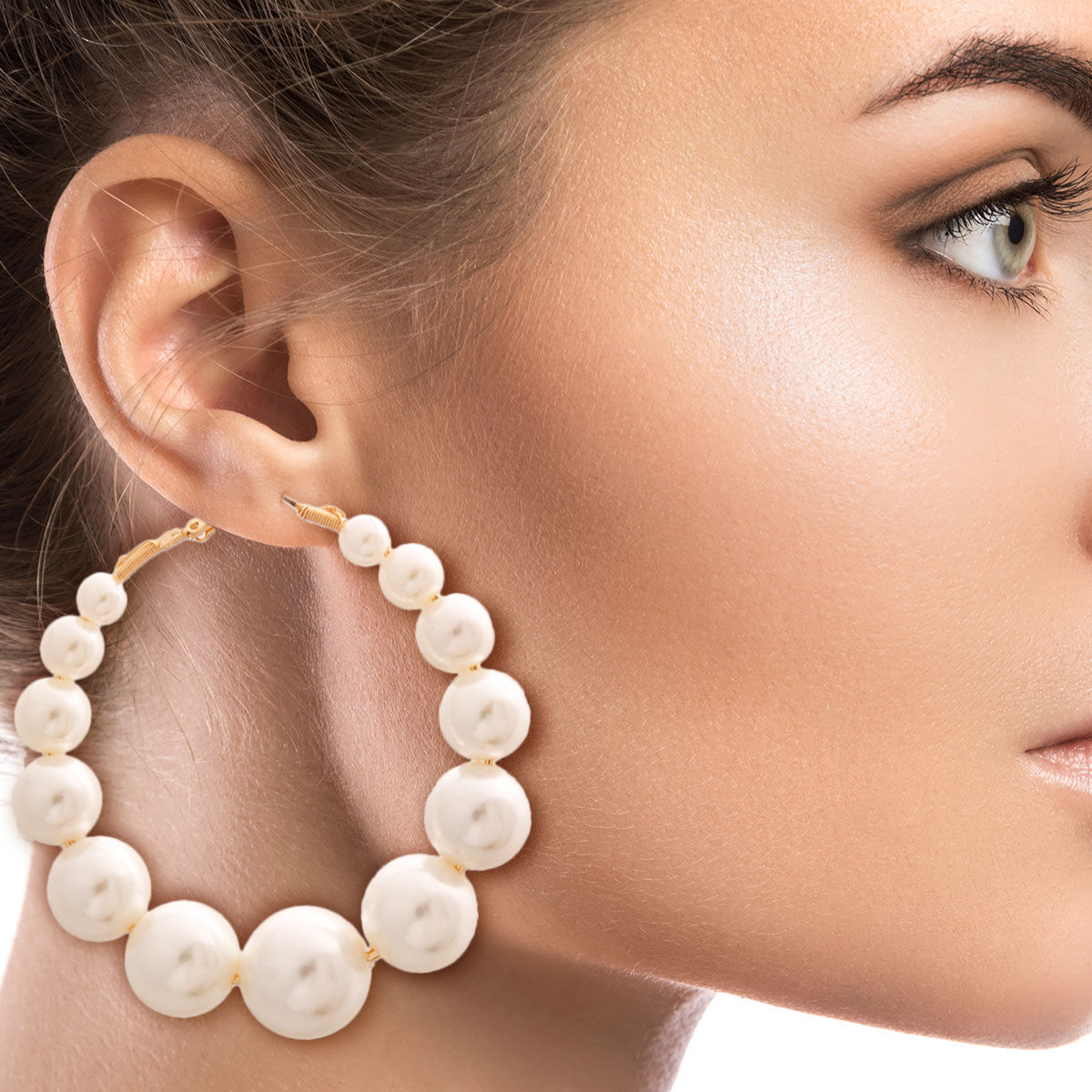 Graduated Cream Faux Pearls Chunky Hoop Earrings