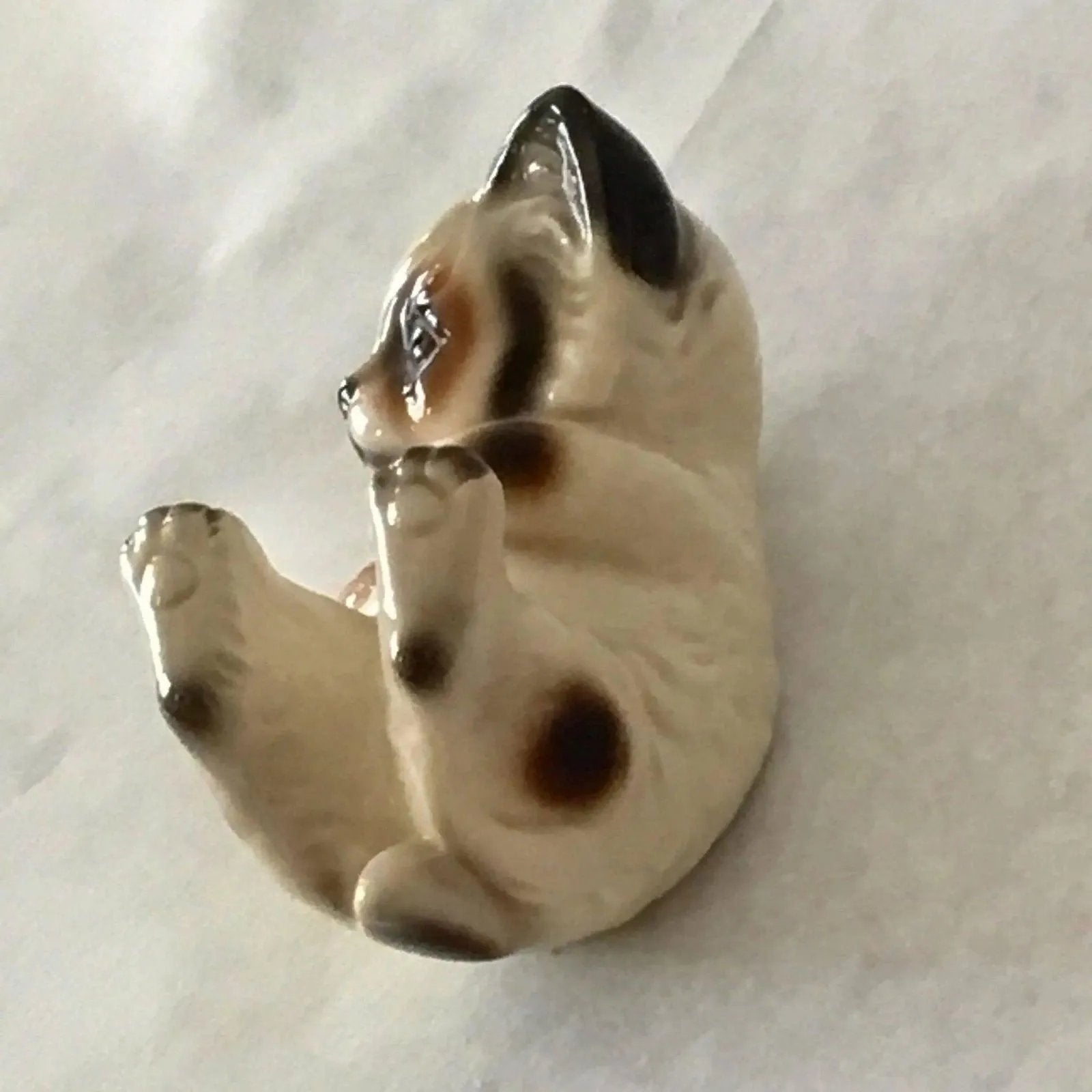 Adorable Vintage Ceramic Cat Figurine