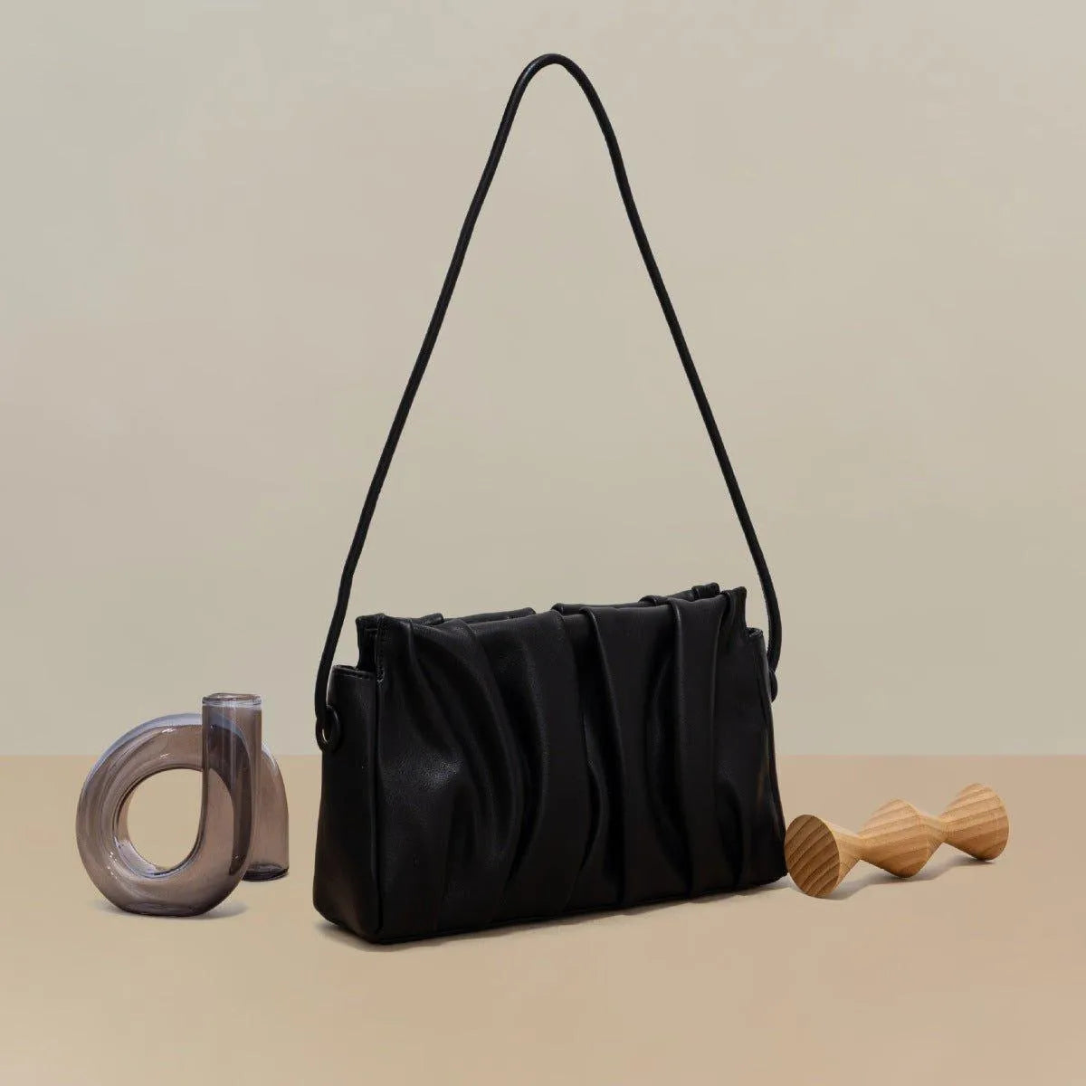 Cloud-Shaped Crossbody Bag With Magnetic-buckle Jewelry Bubble