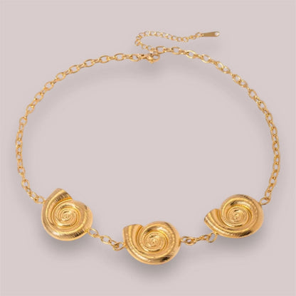 Conch Necklace: Captivating Gold Elegance Jewelry Bubble