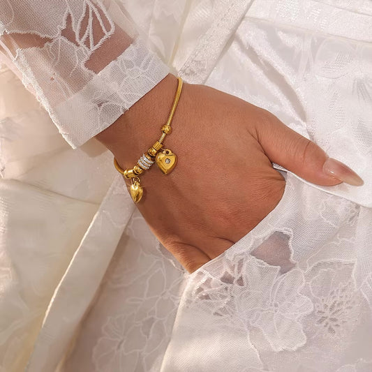 Elegant Gold-Plated Heart Charm Bracelet – A Touch of Timeless Sophistication Jewelry Bubble