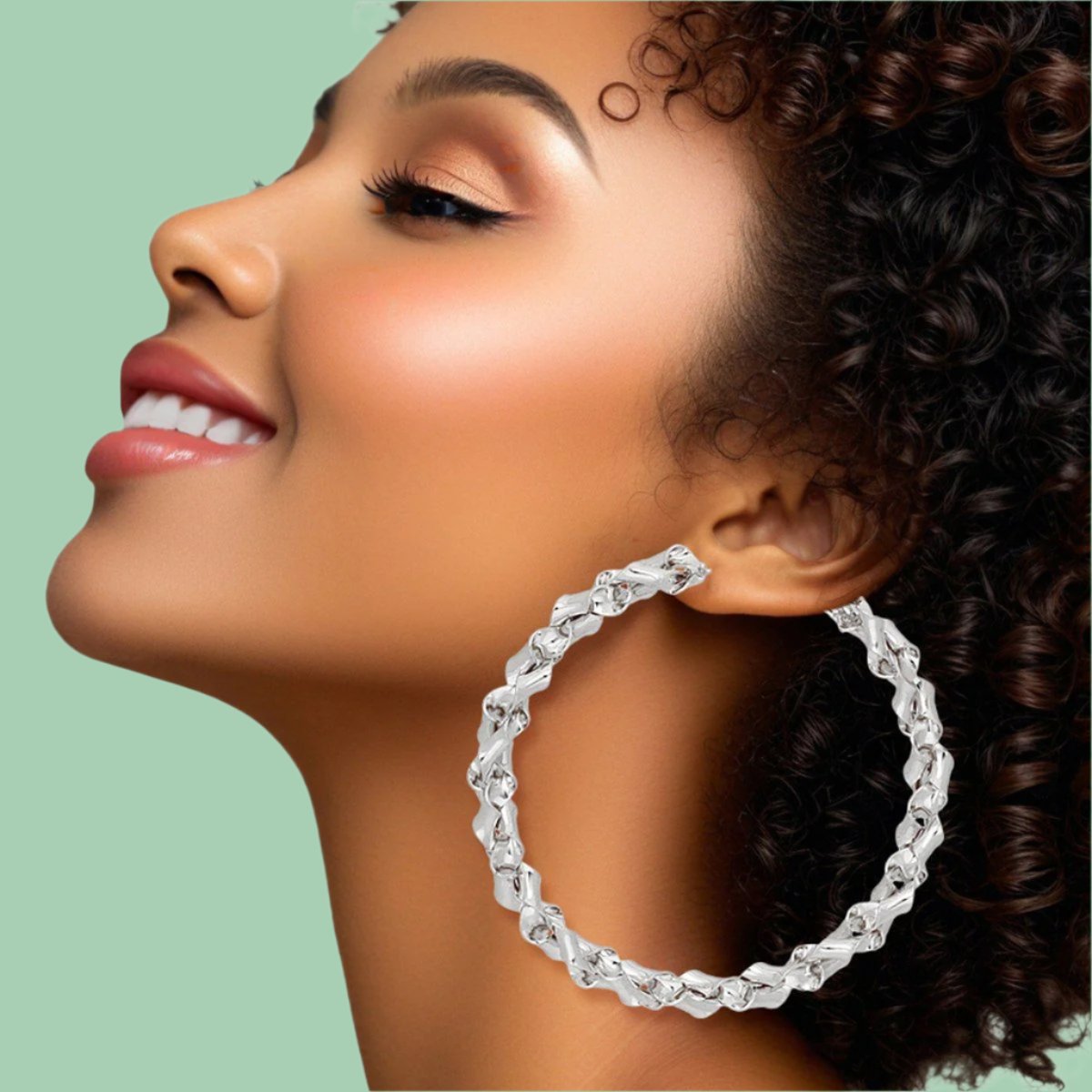 Elegant Silver Tone Twisted Hoop Earrings – Stylish Chunky Chain Design for a Trendy Look for Women Jewelry Bubble