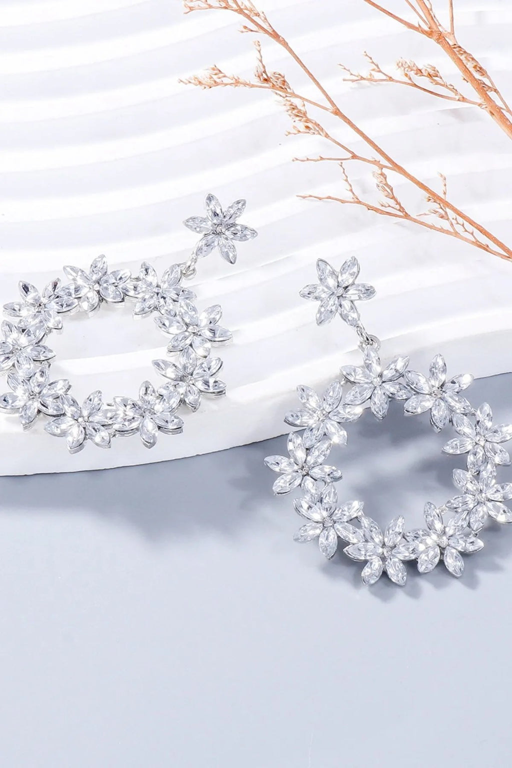 Flower Dangle Earrings: Elegant Statement Jewelry for Every Occasion