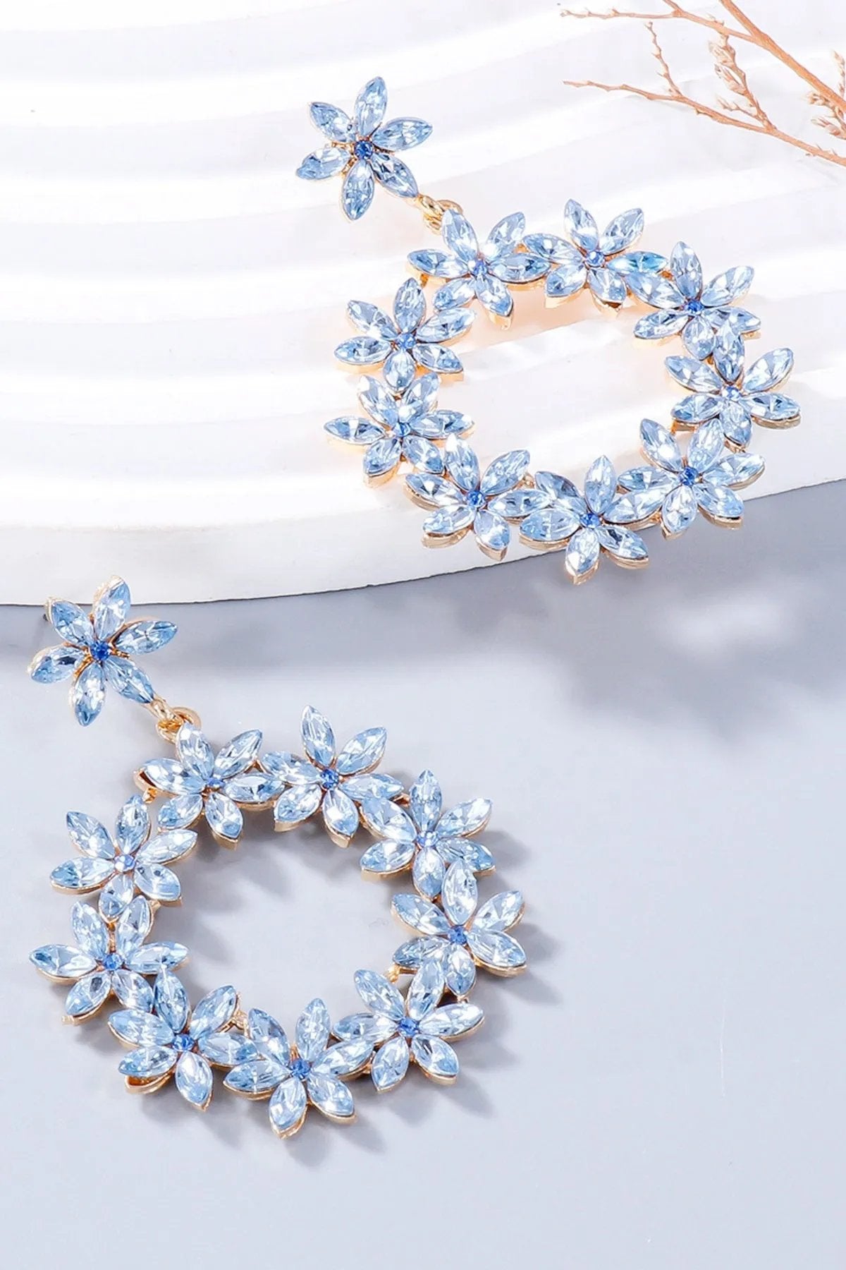 Flower Dangle Earrings: Elegant Statement Jewelry for Every Occasion