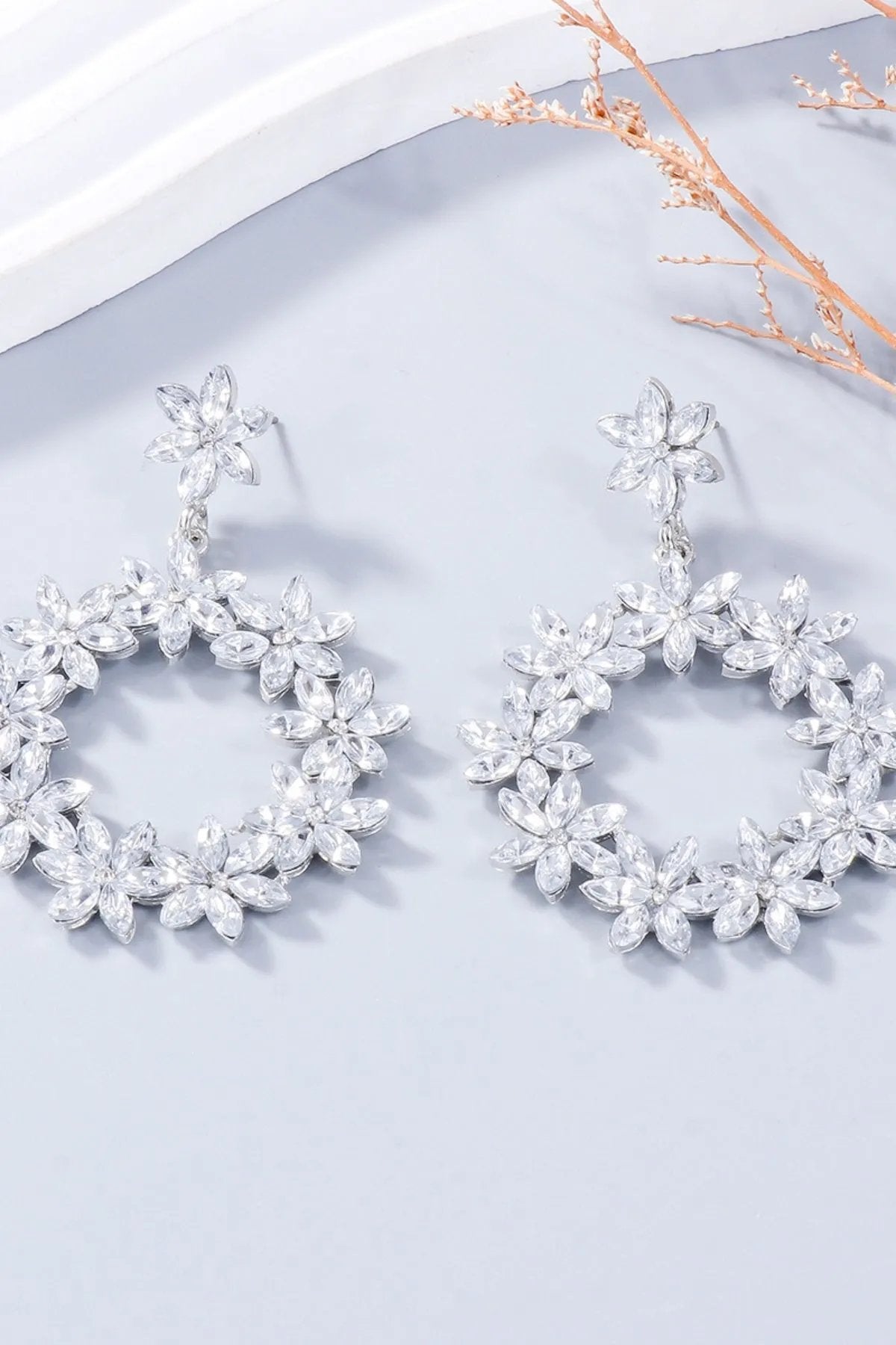 Flower Dangle Earrings: Elegant Statement Jewelry for Every Occasion