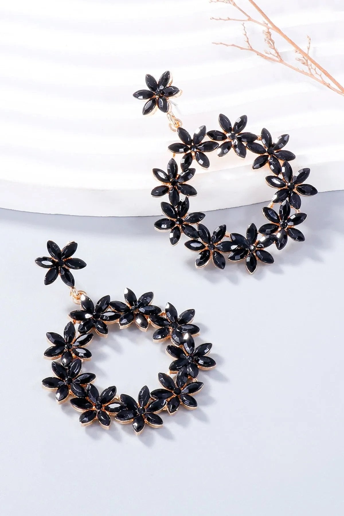 Flower Dangle Earrings: Elegant Statement Jewelry for Every Occasion