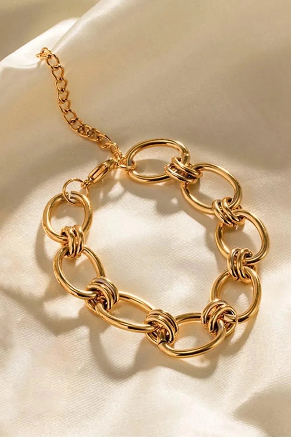 Gold Link Chain Bracelet: Elevate Your Everyday Style