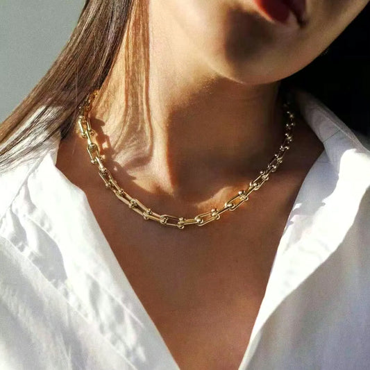 Interlocking Links Chain Necklace - Elegant Gold-Tone Jewelry Jewelry Bubble