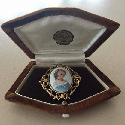 Limited Edition Berebi Limoges Porcelain Portrait Brooch Jewelry Bubble