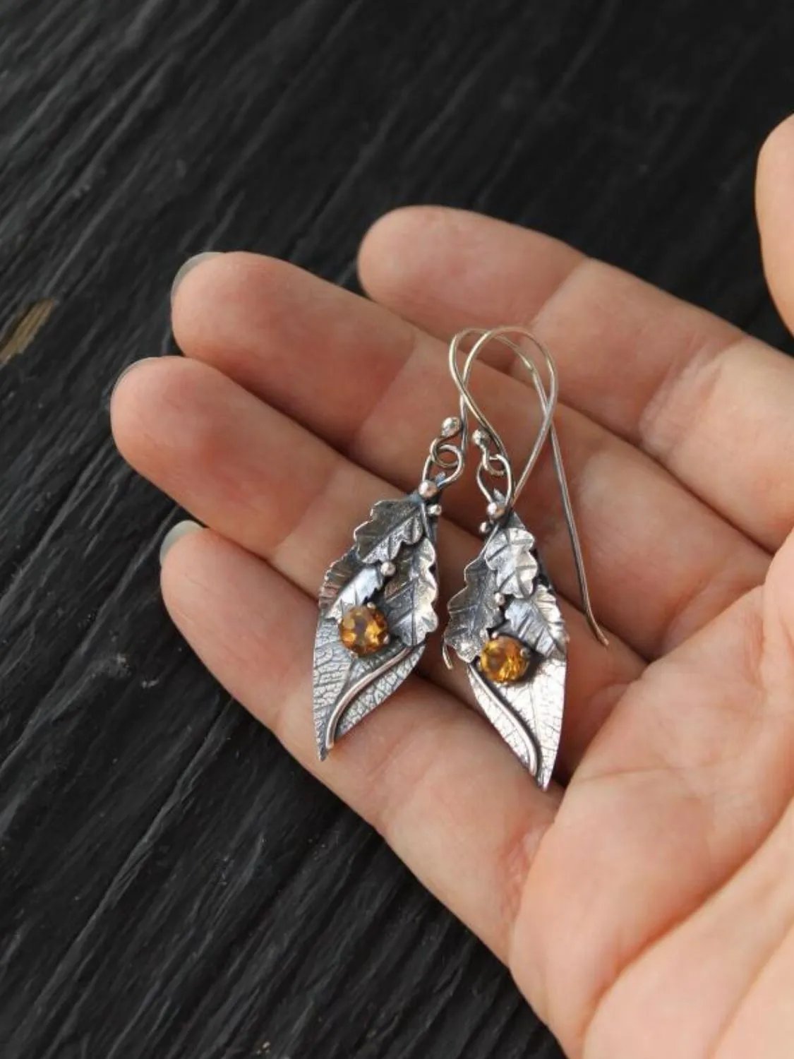Oak Leaf Design Earrings: Elegant Jewelry for Nature Lovers