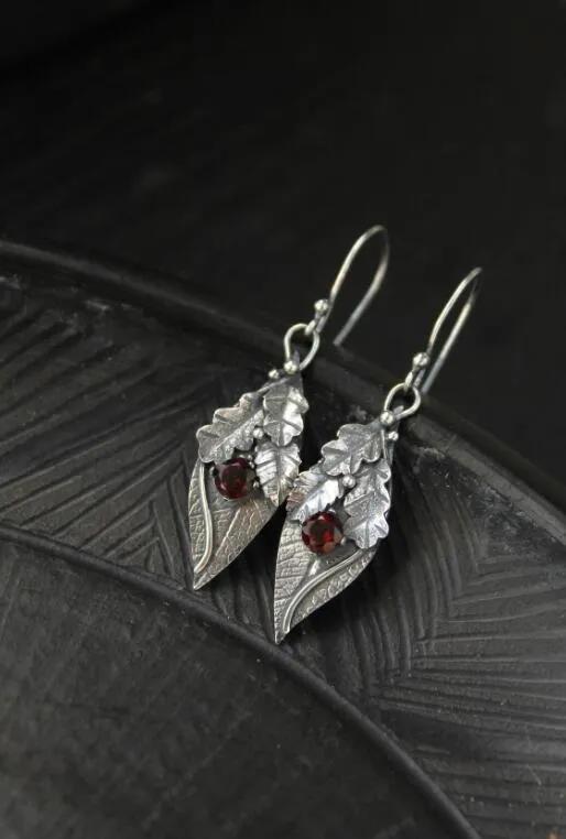 Oak Leaf Design Earrings: Elegant Jewelry for Nature Lovers