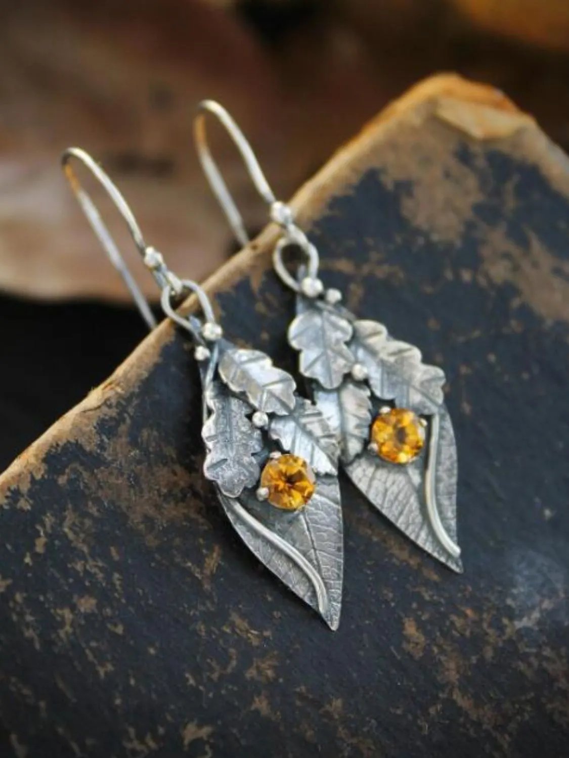 Oak Leaf Design Earrings: Elegant Jewelry for Nature Lovers