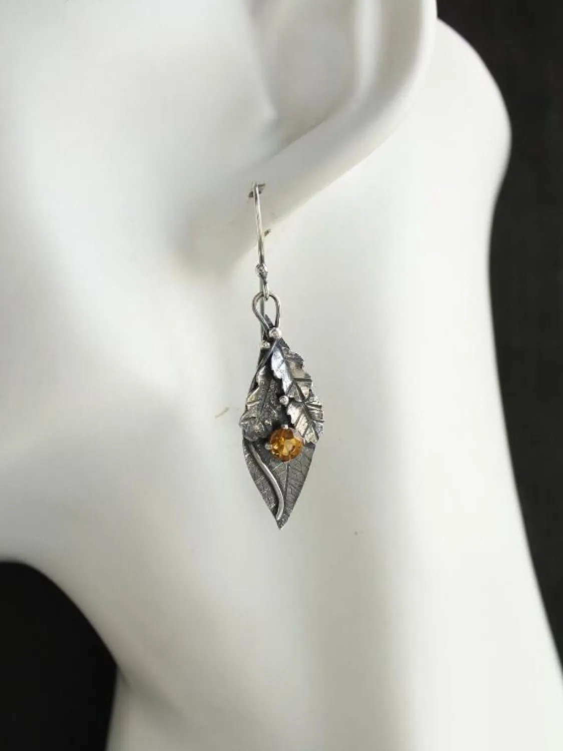 Oak Leaf Design Earrings: Elegant Jewelry for Nature Lovers