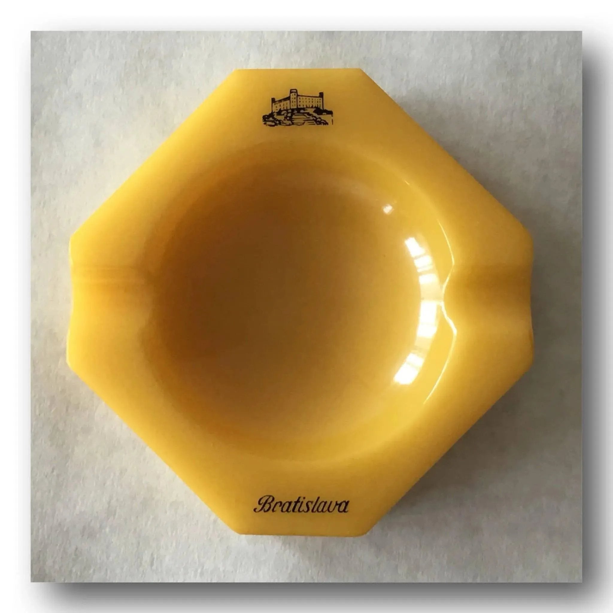 Vintage, Retro & Mid-Century Bakelite Ashtray