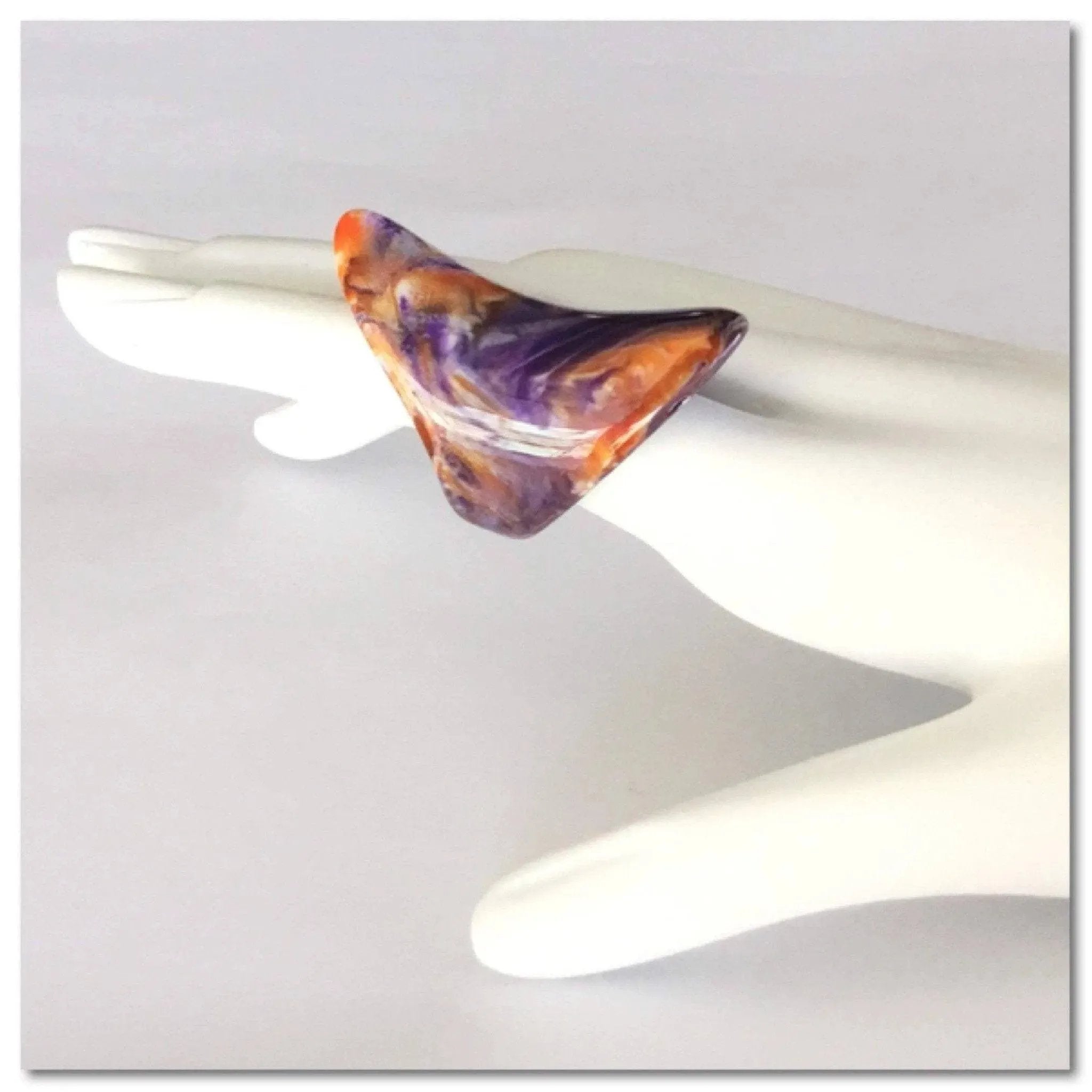 ‪Vintage ring saddle design multi color swirls