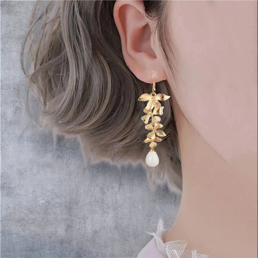 White Pearl Flower Dangle Earrings Trendsi