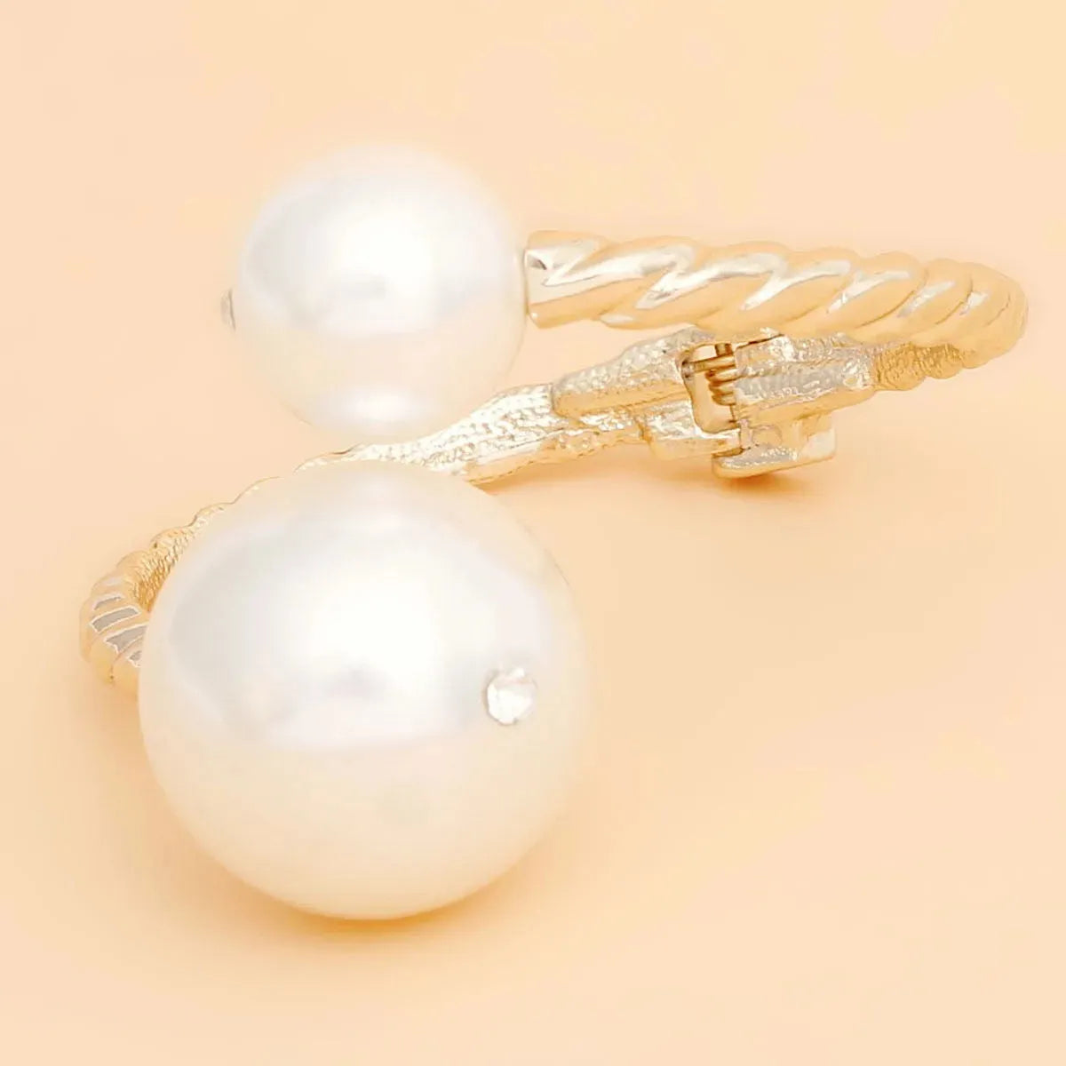 Women's Bracelet Glamour: Cream Pearls & Gold Tone Cable Texture Jewelry Bubble