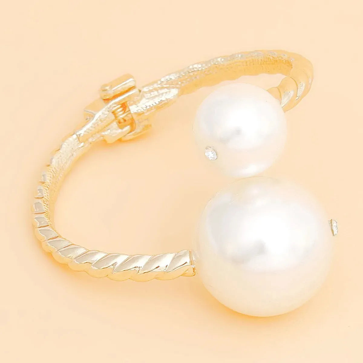 Women's Bracelet Glamour: Cream Pearls & Gold Tone Cable Texture Jewelry Bubble