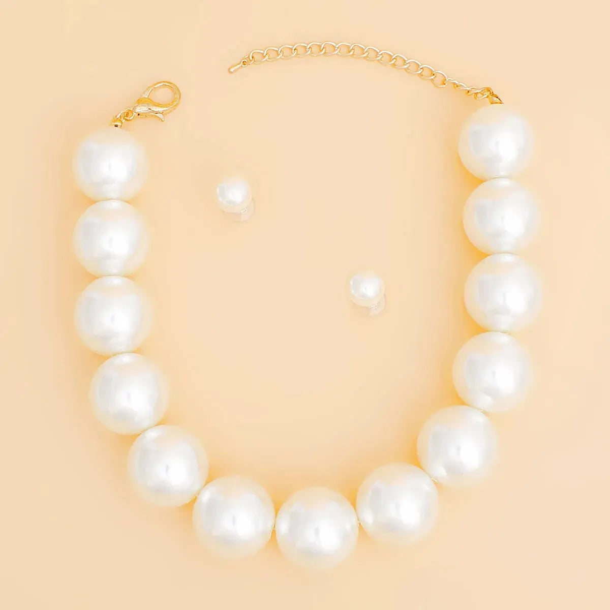 Women's Cream Pearl Necklace Set Captivate in Style Jewelry Bubble