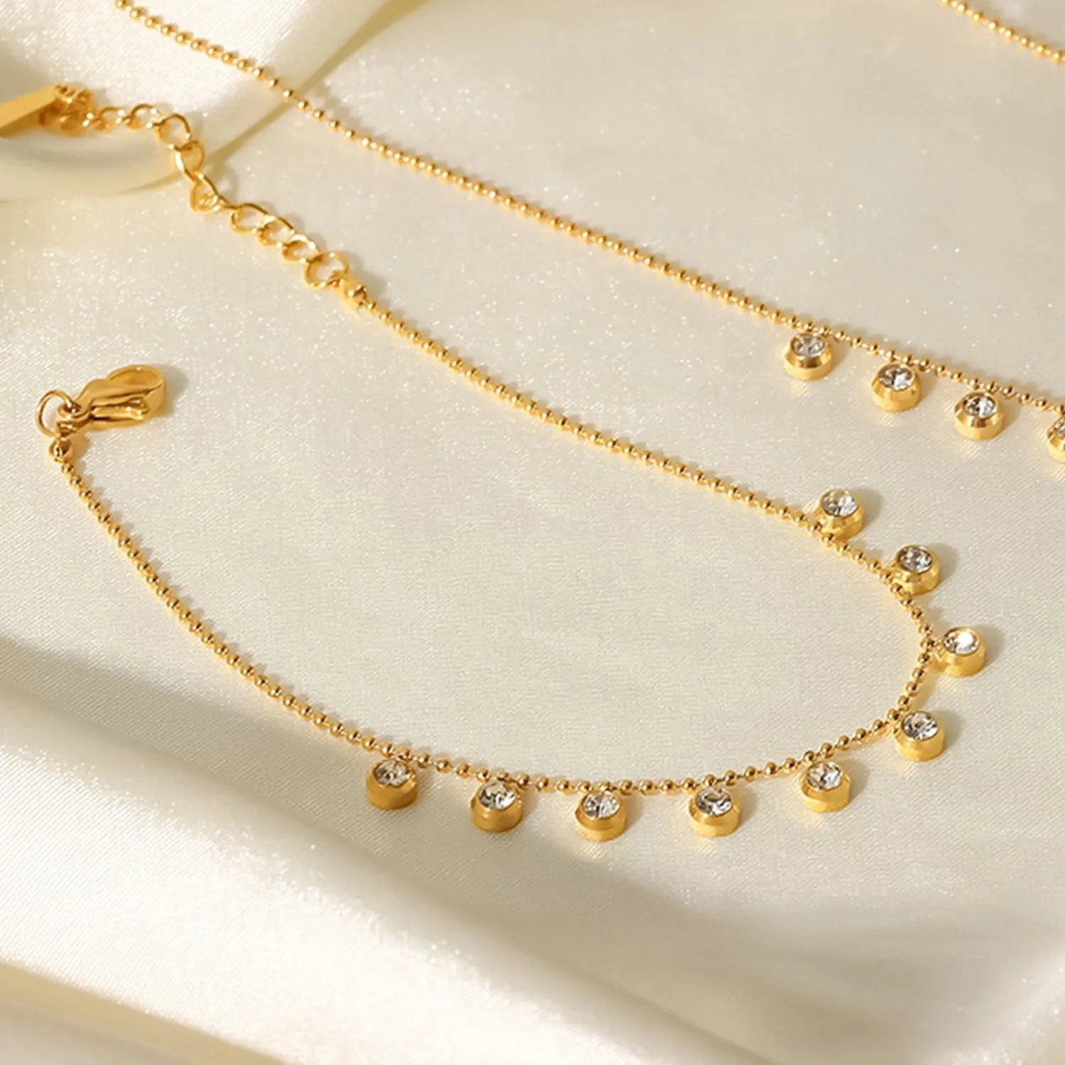 Women's Dangle Bezel Diamond Simulants Bracelet