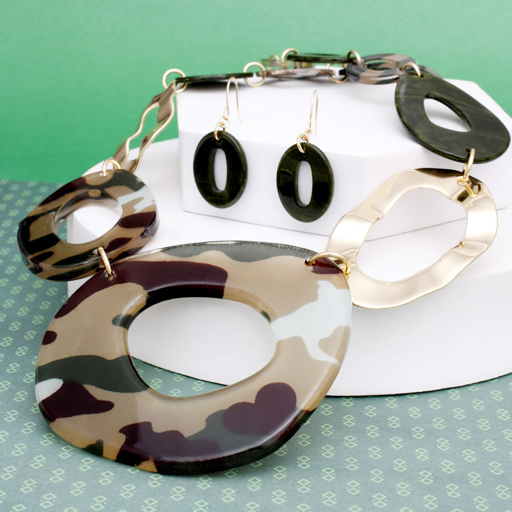 Graduated Link Collar Necklace Camouflage Acrylic Gold Statement Set