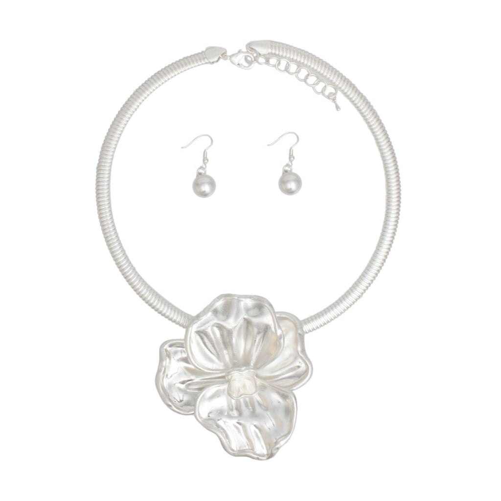 Sculptural Floral Silver Collar Necklace Set with Petal Pendant and Earrings