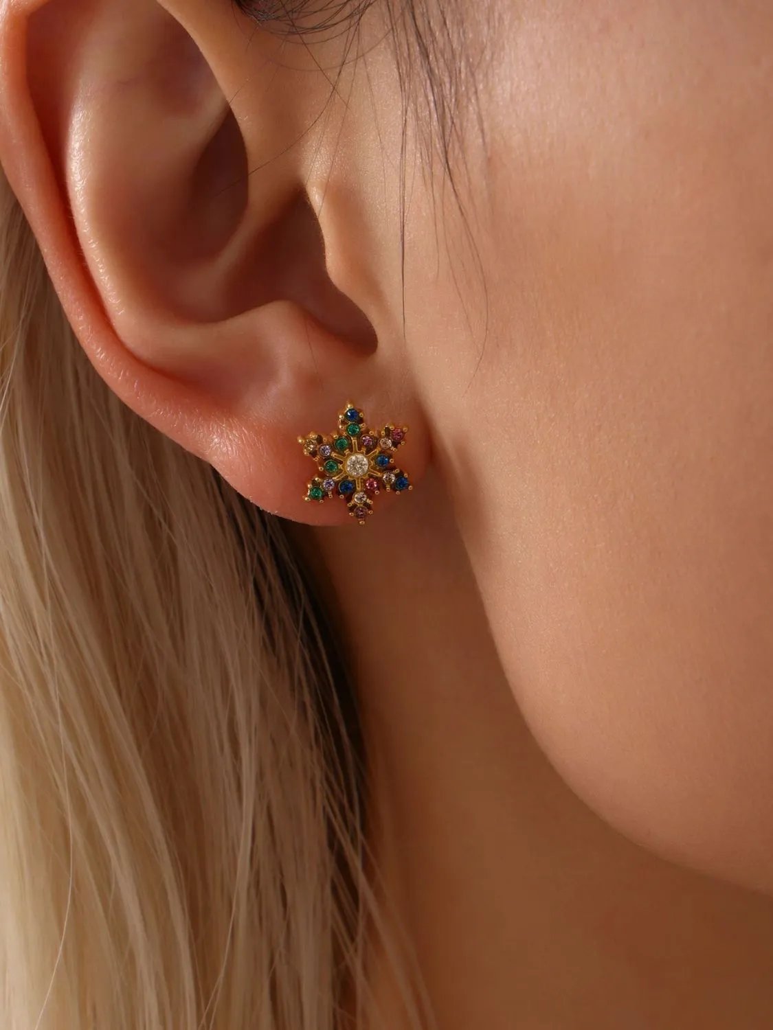 Jewelry Bubble 18K Gold-Plated Snowflake Stud Earrings with Zircon – Multicolor or Clear, Stainless Steel