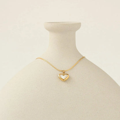 Charm Necklace Heart-Shaped With Shell Clavicle