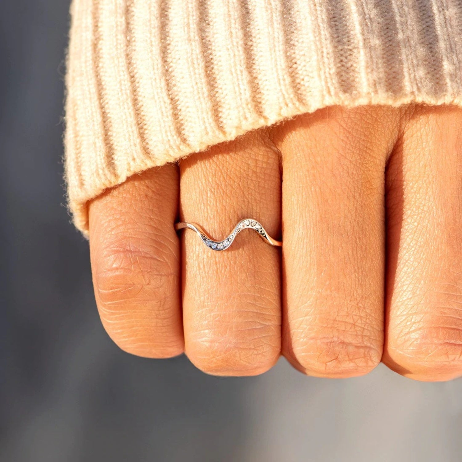 Minimalist Wave Ring – Dainty Sterling Silver