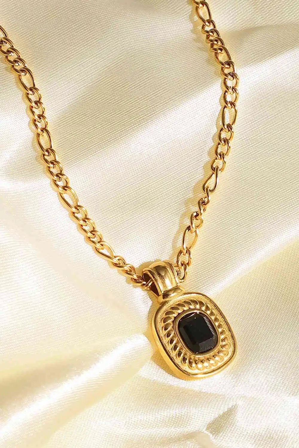 Elegant Rhinestone Pendant Necklace - Gold Fashion Jewelry for Women