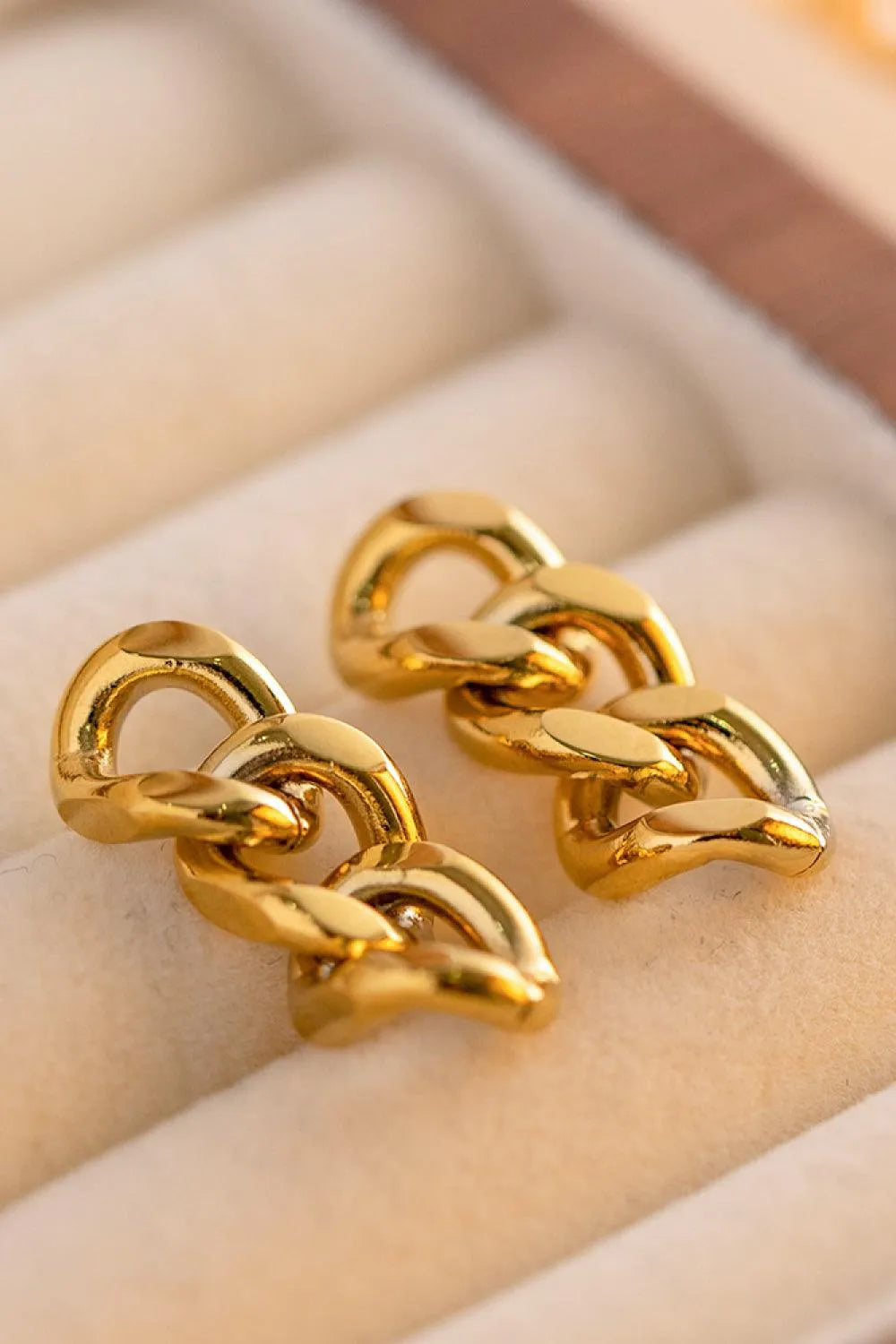 Gold Link Chain Earrings: Elevate Your Everyday Look