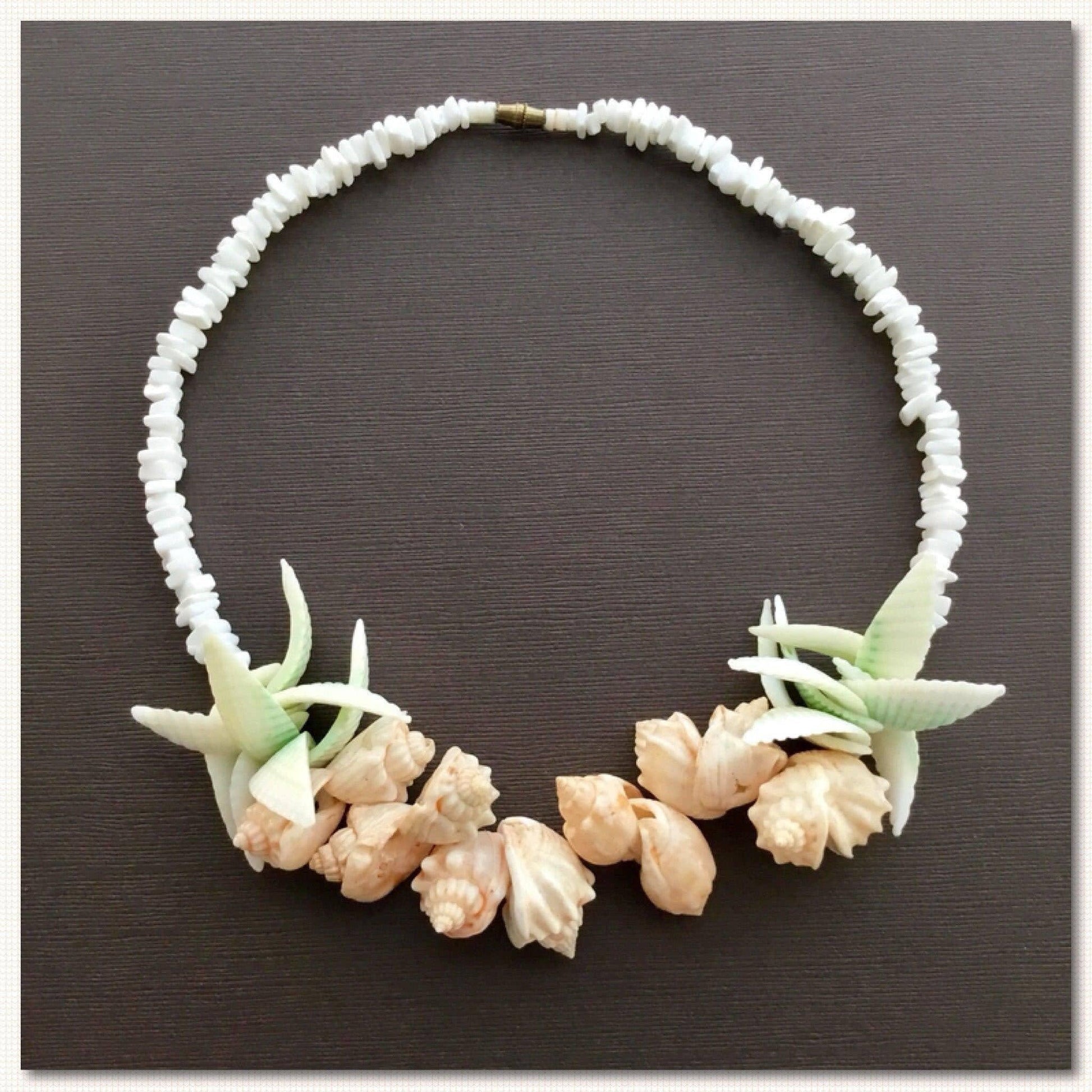 Gorgeous vintage multi pastel colored seashell statement necklace
