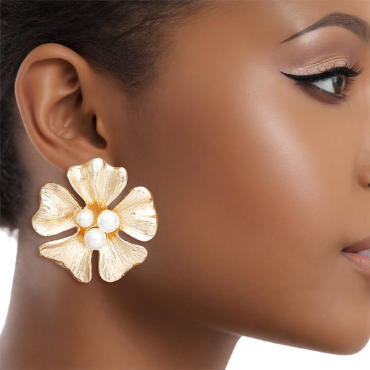 Studs Graceful Gold and Pearl Flower Earrings Pinktown