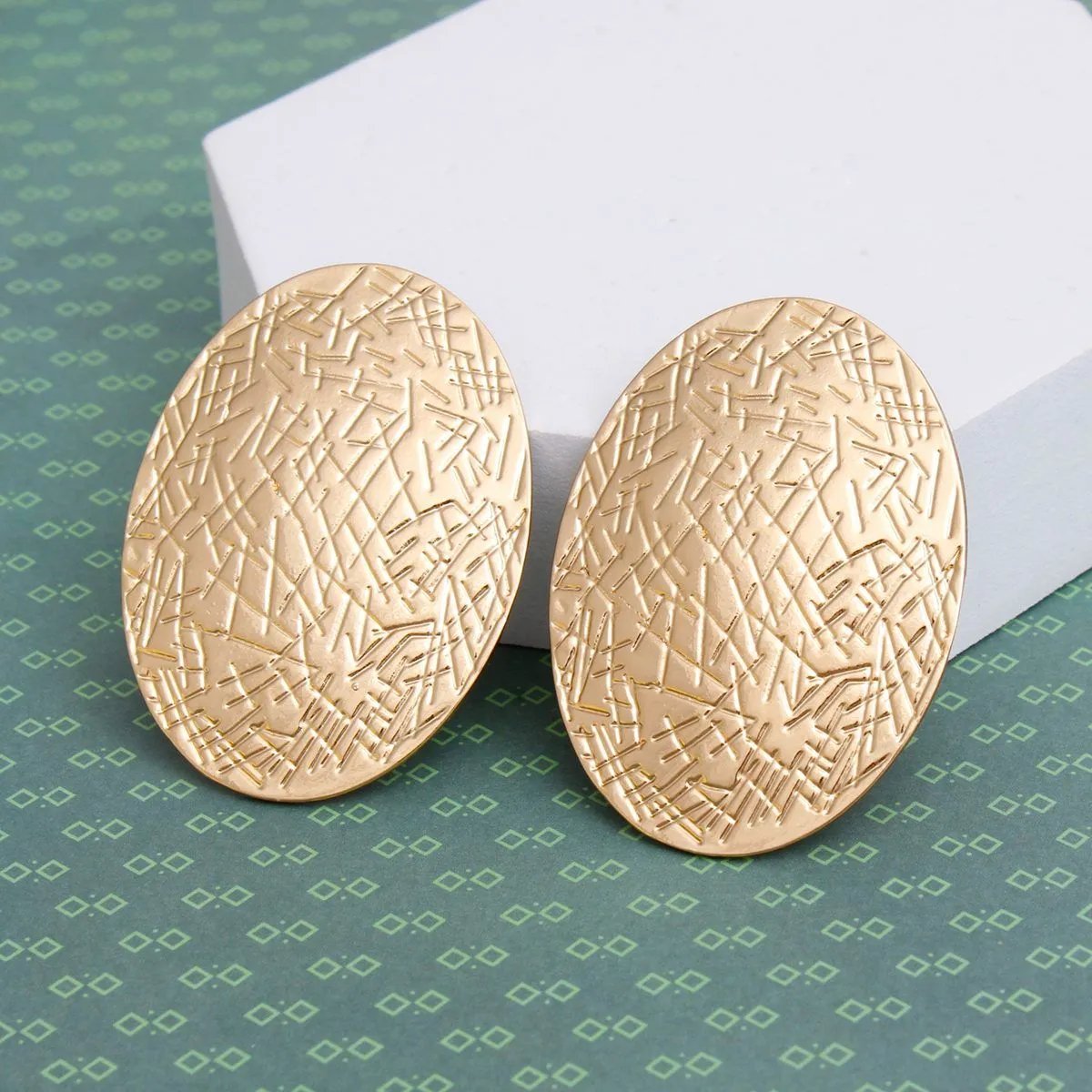 Stud Gold Metal Scratched Oval Earrings – Contemporary Textured Plate Studs for Women