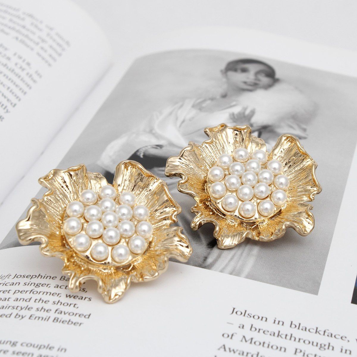 Gold Floral Pearl Clip-On Earrings Vintage Style Statement Fashion Jewelry